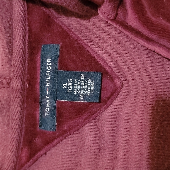 Very gently used velvet Tommy Hilfiger zip-up sweater size XL purple with hood - Picture 3 of 7
